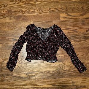 Forever 21 Long Sleeve Cropped Floral Wrap Top